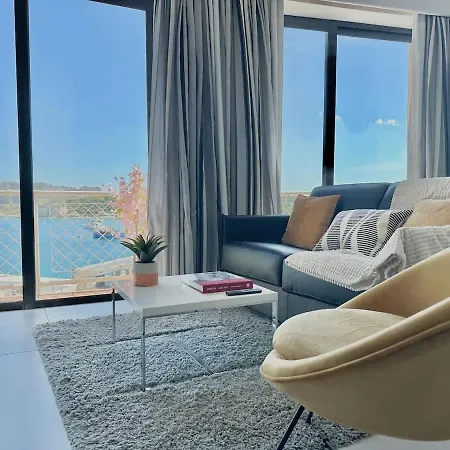 View Location 2br *